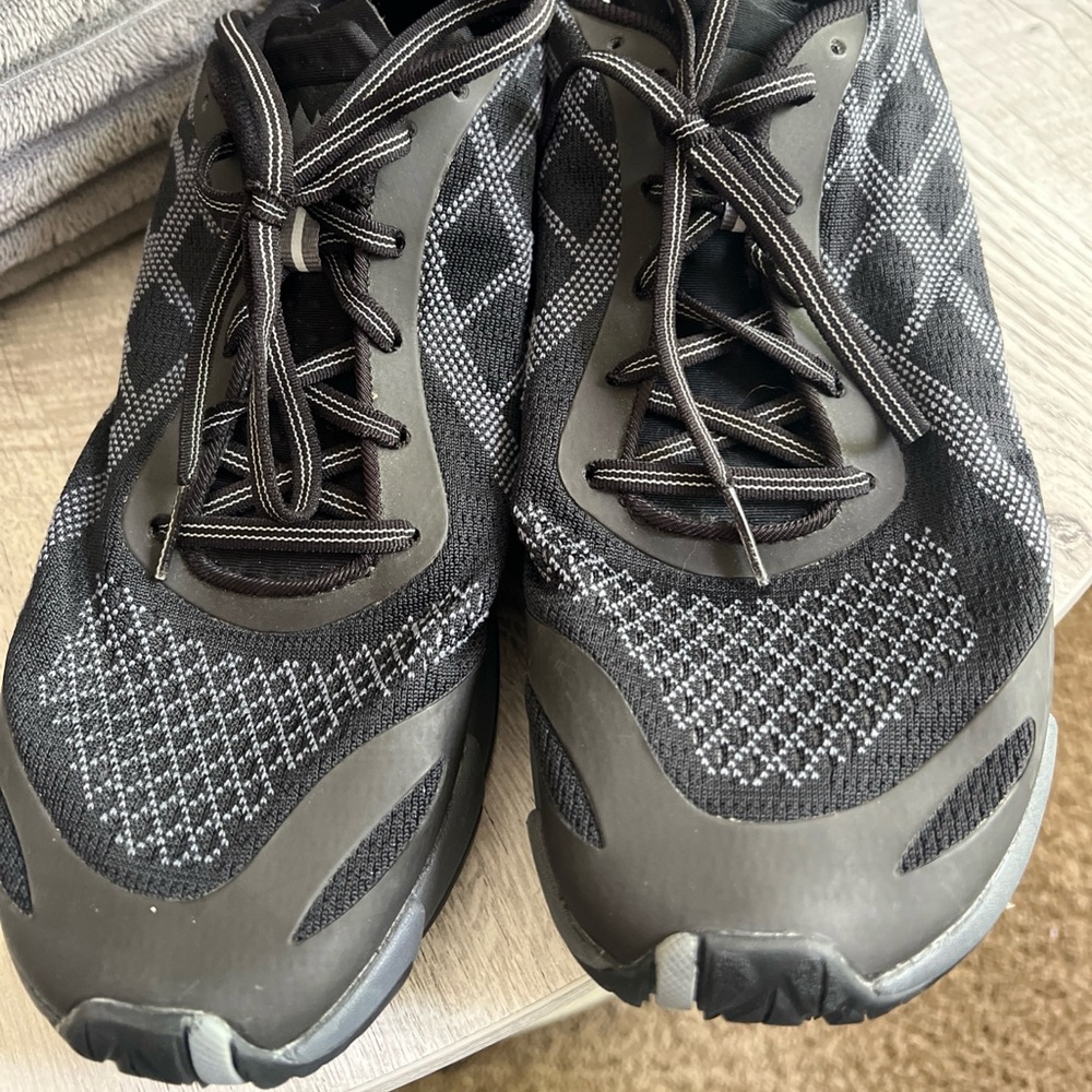 Merrell Athletic Shoes Black and Gray with Breathable Mesh